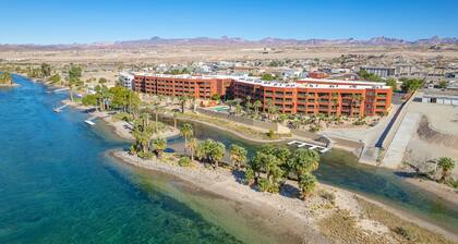 Riverfront Condo w/beach, boat launch, pool & spa