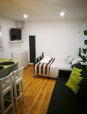 1 bedroom, travel cot, free WiFi, bed sheets