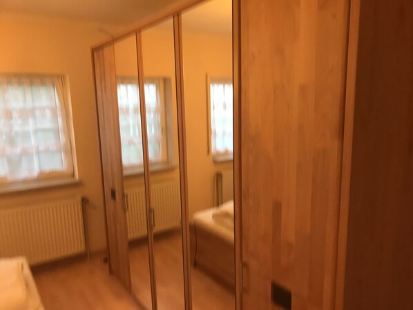 Cottage | 4 bedrooms, travel crib, bed sheets