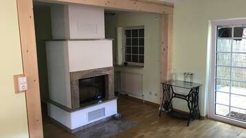 Cottage | Living area | 55-inch TV with satellite channels, fireplace