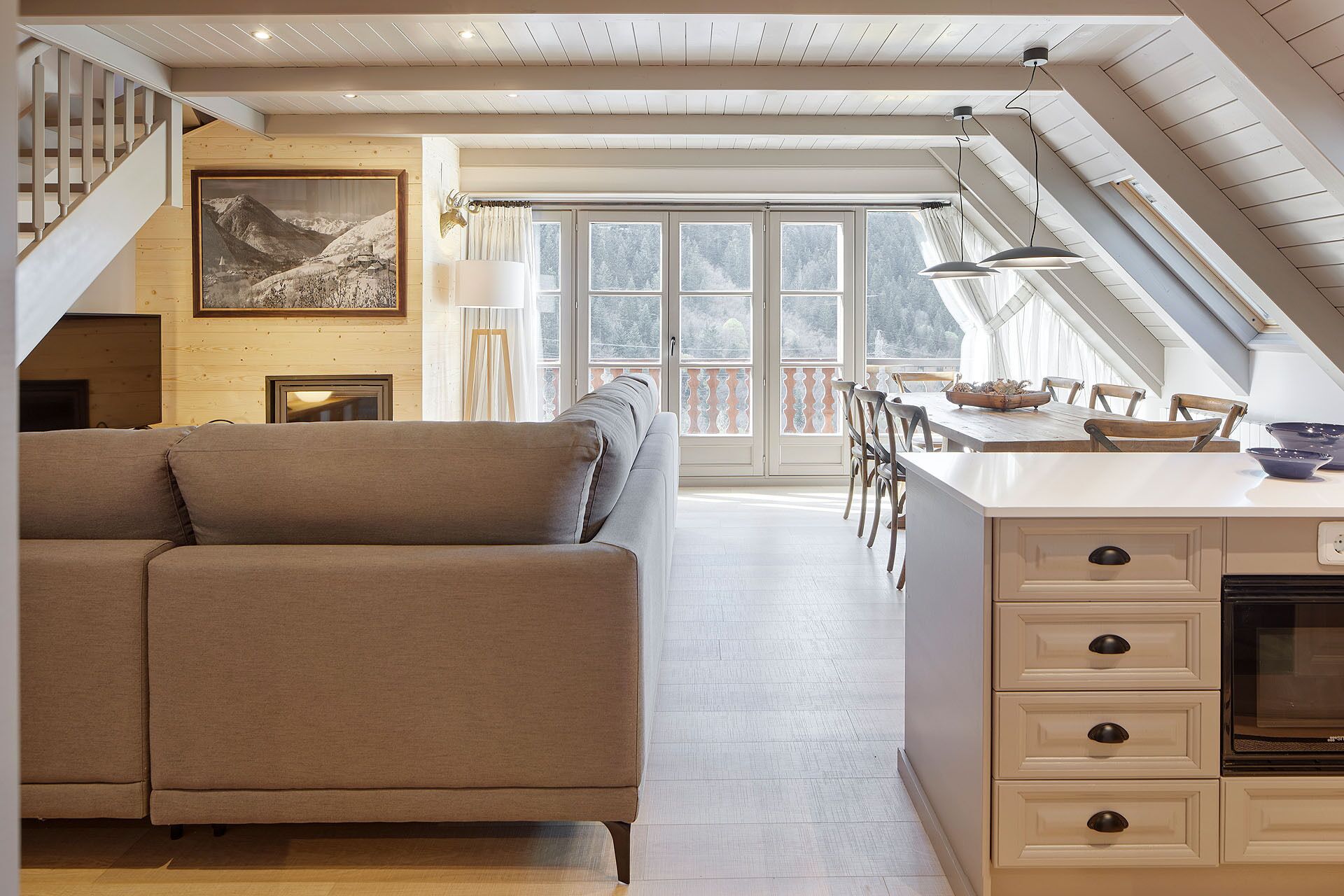 Télévision, cheminée