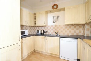 Fridge, microwave, dishwasher, coffee/tea maker