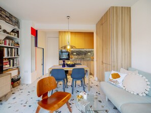 Living area - Designer Apartment in the heart of Euston - Pass the Keys (London)