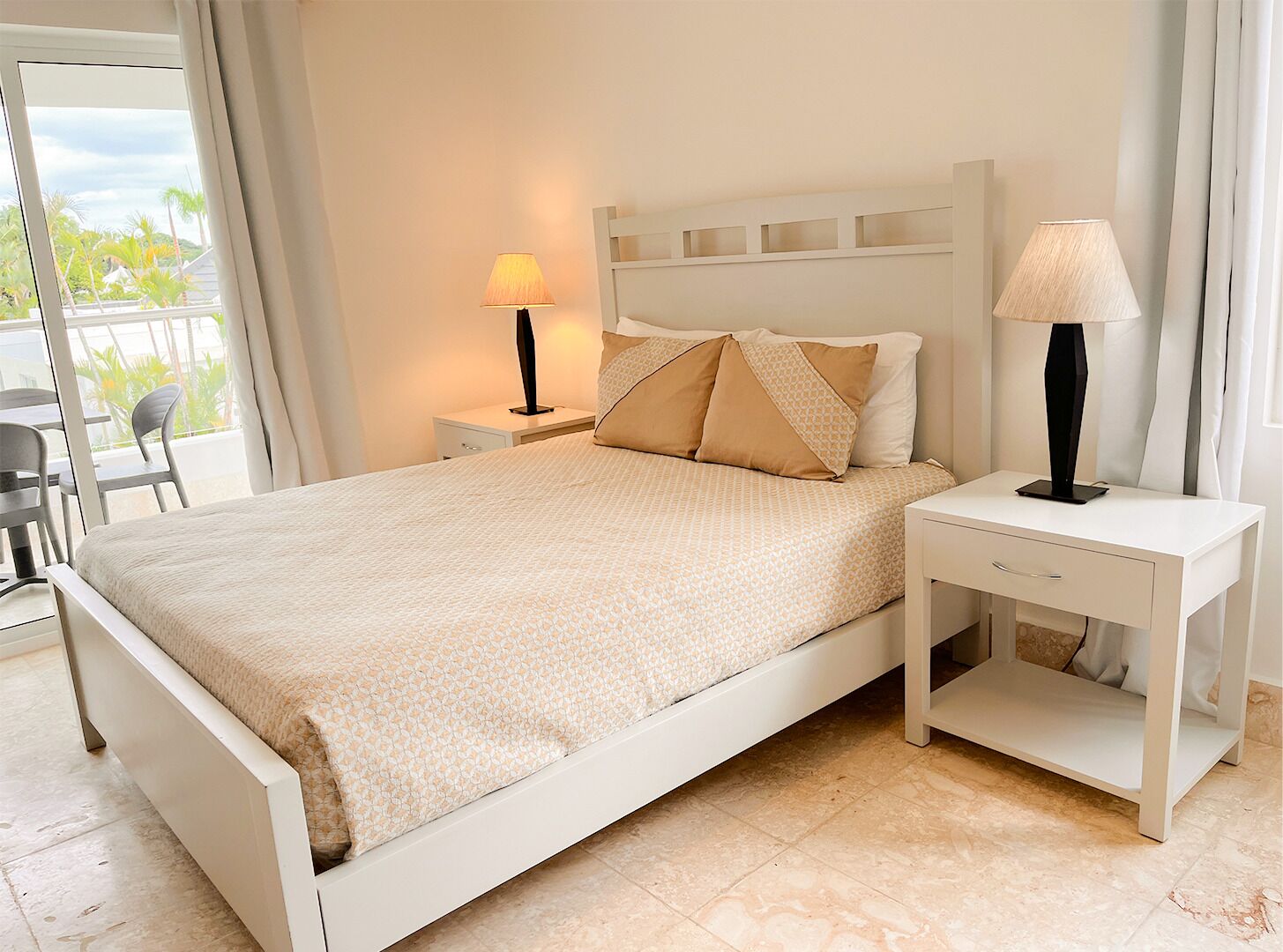 1 chambre, coffres-forts dans les chambres, fer et planche à repasser