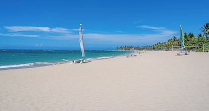 Studio w/ Kitchenette - Exclusive Pool & Beach Access 6-minutes