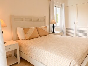 1 bedroom, in-room safe, iron/ironing board, free WiFi