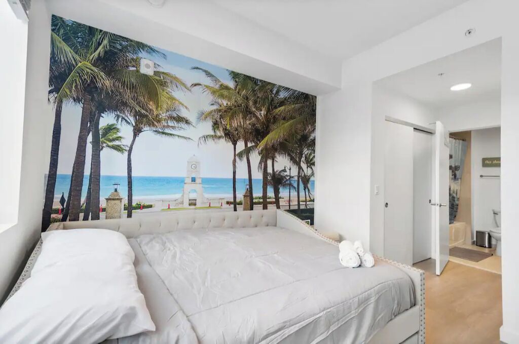 2 chambres, coffre-fort, fer et planche à repasser