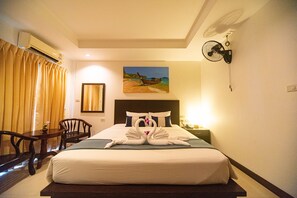 Quarto casal ou duplo superior | Roupas de cama premium, frigobar (abastecido com alguns itens grátis)
