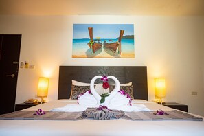Quarto casal luxo | Roupas de cama premium, frigobar (abastecido com alguns itens grátis)
