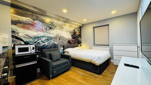 Deluxe Studio Suite | Soundproofing, free WiFi - Private Boutique Apartments London (London)