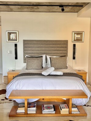 1 bedroom, iron/ironing board, WiFi, bed sheets - Mountain Views from Studio in the Heart of Bo-Kaap (Cape Town)