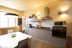Frigorifero, microonde, forno, lavastoviglie