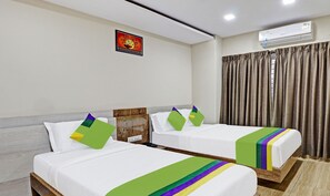 Phòng Deluxe | 1 phòng ngủ, bàn, bàn ủi/dụng cụ ủi quần áo