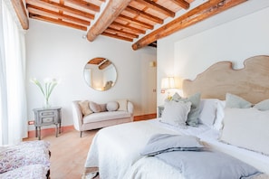 2 bedrooms, iron/ironing board, bed sheets
