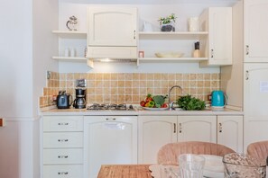 Refrigerador, microondas, horno y lavavajillas 