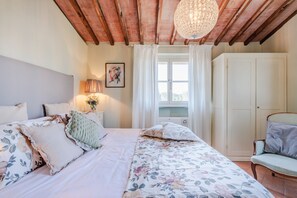 1 chambre, fer et planche à repasser, draps fournis