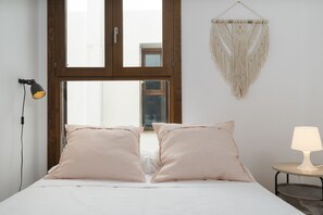 Apartamento (CAPRICORNIO) | Roupas de cama premium, edredons de pluma, individualmente decorados