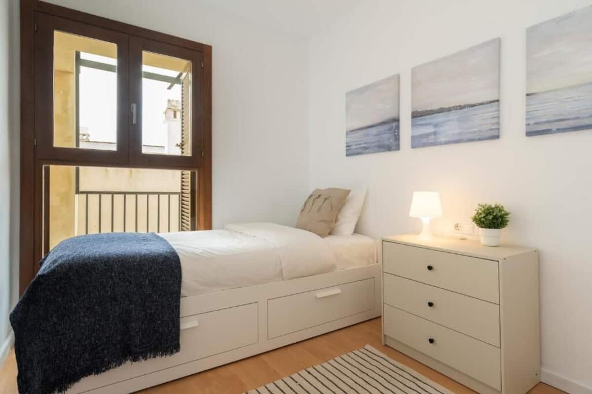Apartment (GEMINIS) | 3 bedrooms, premium bedding, down duvets, individually decorated
