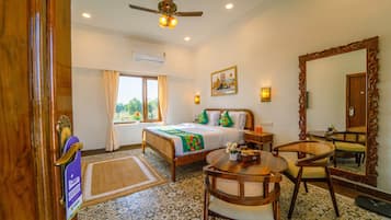 Deluxe Room | Desk, iron/ironing board, bed sheets