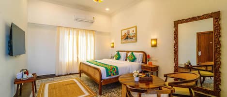 Deluxe Room | Desk, iron/ironing board, bed sheets