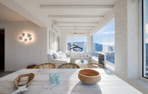 Smart TV, stereo, offices