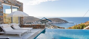 Luxurious Villa Luna with a swimming pool and a fantastic sea and sunset view
