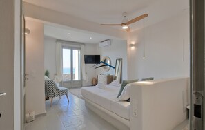 4 bedrooms, desk, iron/ironing board, travel crib