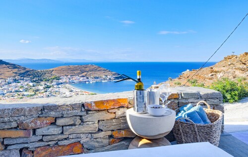 Luxurious Villa Luna with a swimming pool and a fantastic sea and sunset view