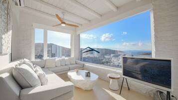 Smart TV, stereo, offices