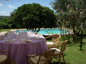 Outdoor dining - BELOVED MEADOW VILLA (Lazio)