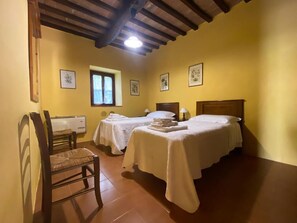 2 bedrooms, iron/ironing board, travel cot, free WiFi