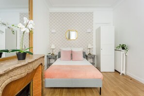 3 Schlafzimmer, Schreibtisch, Bügeleisen/Bügelbrett, Reisekinderbett
