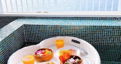 House with Ocean view good for 8PPL Free WiFi