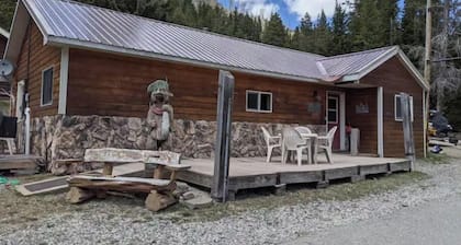 Colter's Cabin Yellowstone Getaway, Cooke City, MT
