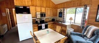 Eagle Nest Cabin Yellowstone Getaway in Cooke City