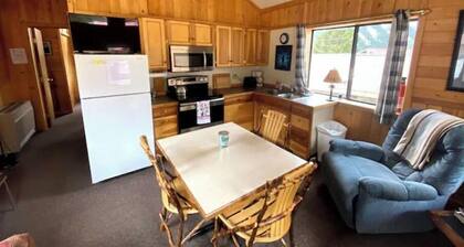 Eagle Nest Cabin Yellowstone Getaway in Cooke City