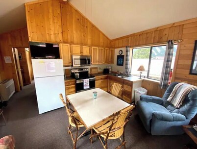 Eagle Nest Cabin Yellowstone Getaway in Cooke City