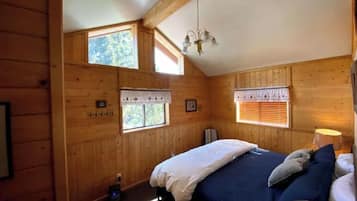 1 bedroom, travel cot, WiFi, bed sheets