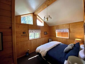 1 bedroom, travel cot, WiFi, bed sheets
