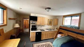 1 makuuhuone, vauvan matkasänky, ilmainen Wi-Fi, vuodevaatteet