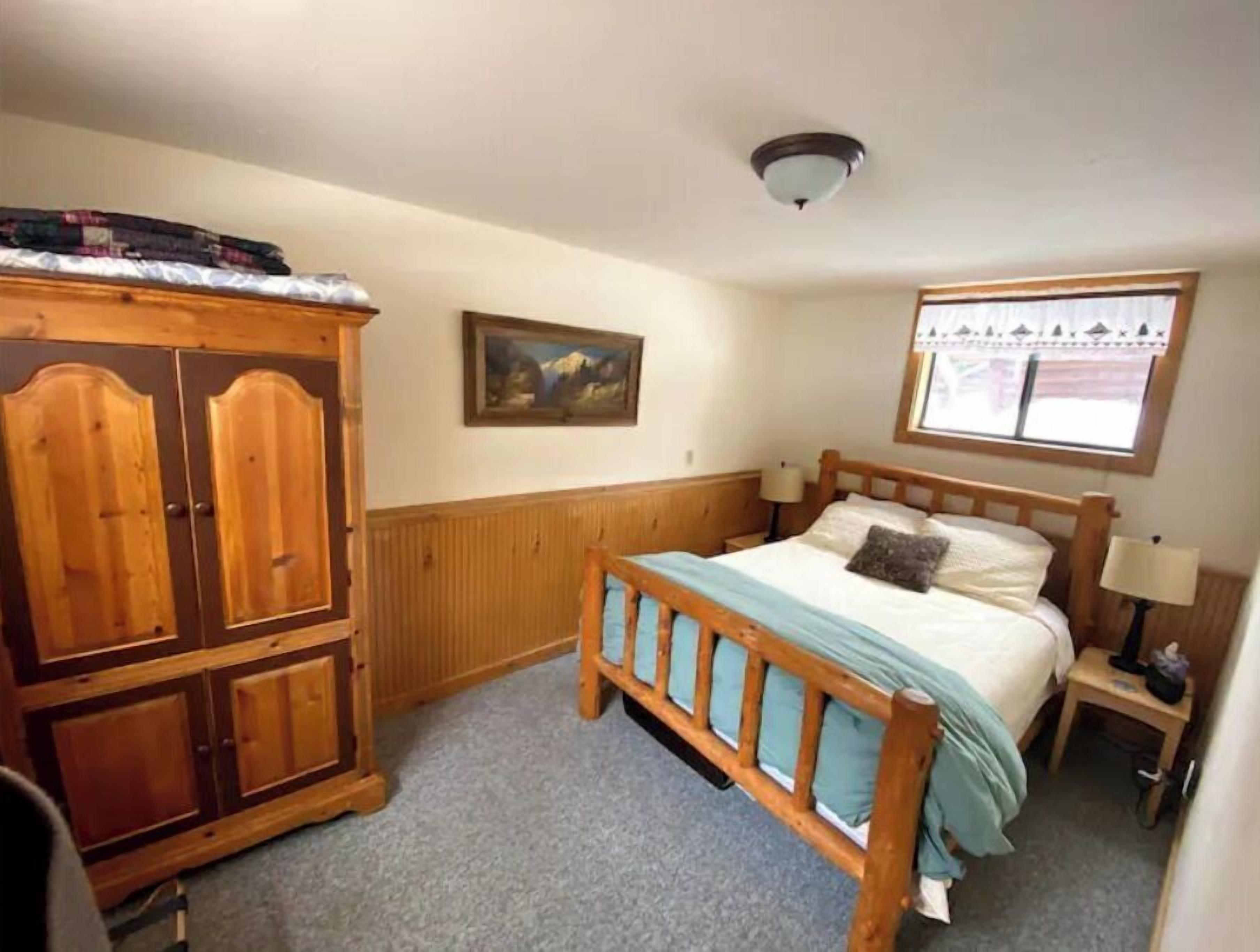 1 bedroom, travel crib, free WiFi, bed sheets