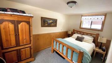 1 bedroom, travel crib, free WiFi, bed sheets