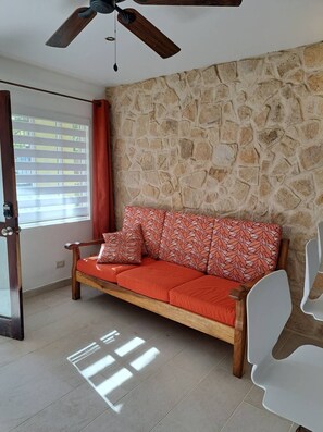 Living area - Lovely 1 bedroom condo with pool (Tamarindo)