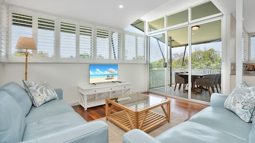 Surfside Beach House 23 – Rainbow Shores. 2 minute walk to beach. pool.