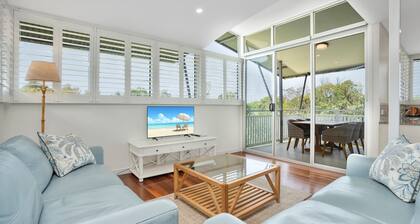 Surfside Beach House 23 – Rainbow Shores. 2 minute walk to beach. pool.