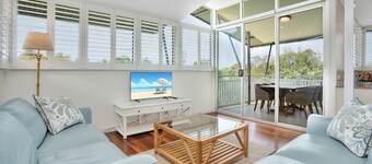 Surfside Beach House 23 – Rainbow Shores. 2 minute walk to beach. pool.