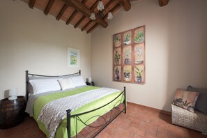 1 bedroom, travel cot, free WiFi, bed sheets