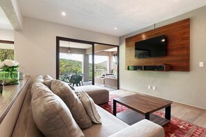 TV, fireplace, offices