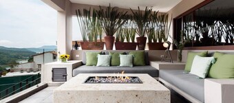 Villa del Lago: Overlooking the lake in Avándaro