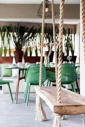 Outdoor dining - Villa del Lago: Overlooking the lake in Avándaro (Valle de Bravo)